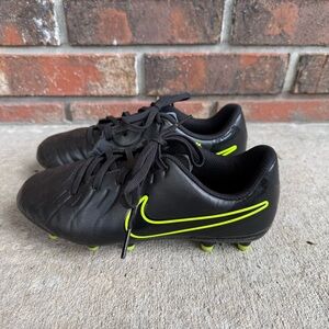 NIKE Tiempo Legend 10 Black Kids Soccer Cleats Size 2 Y